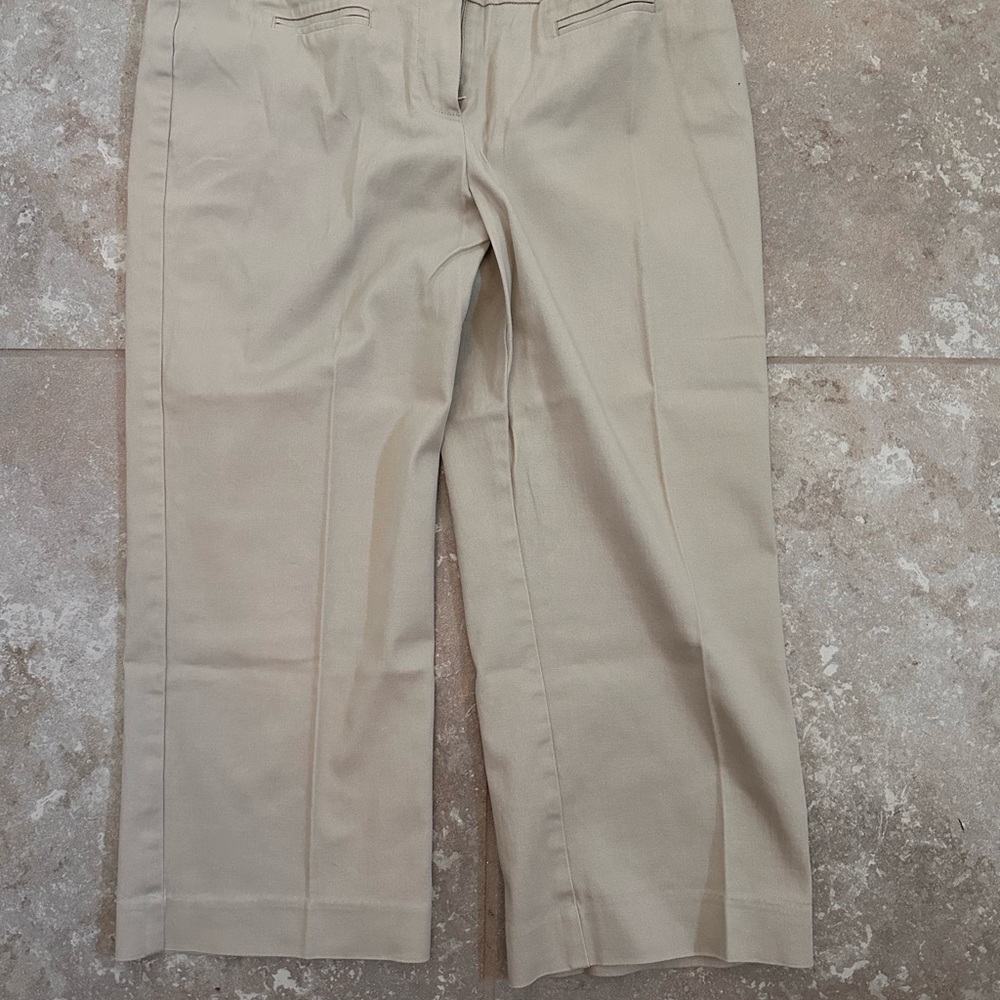 Larry Levine Crop Pants are in excellent condition worn once!